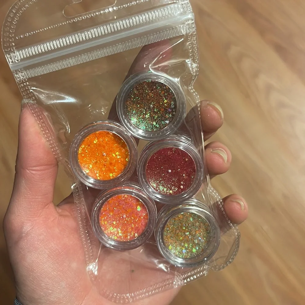 Glitter Eyeshadows - Picture 3 of 5
